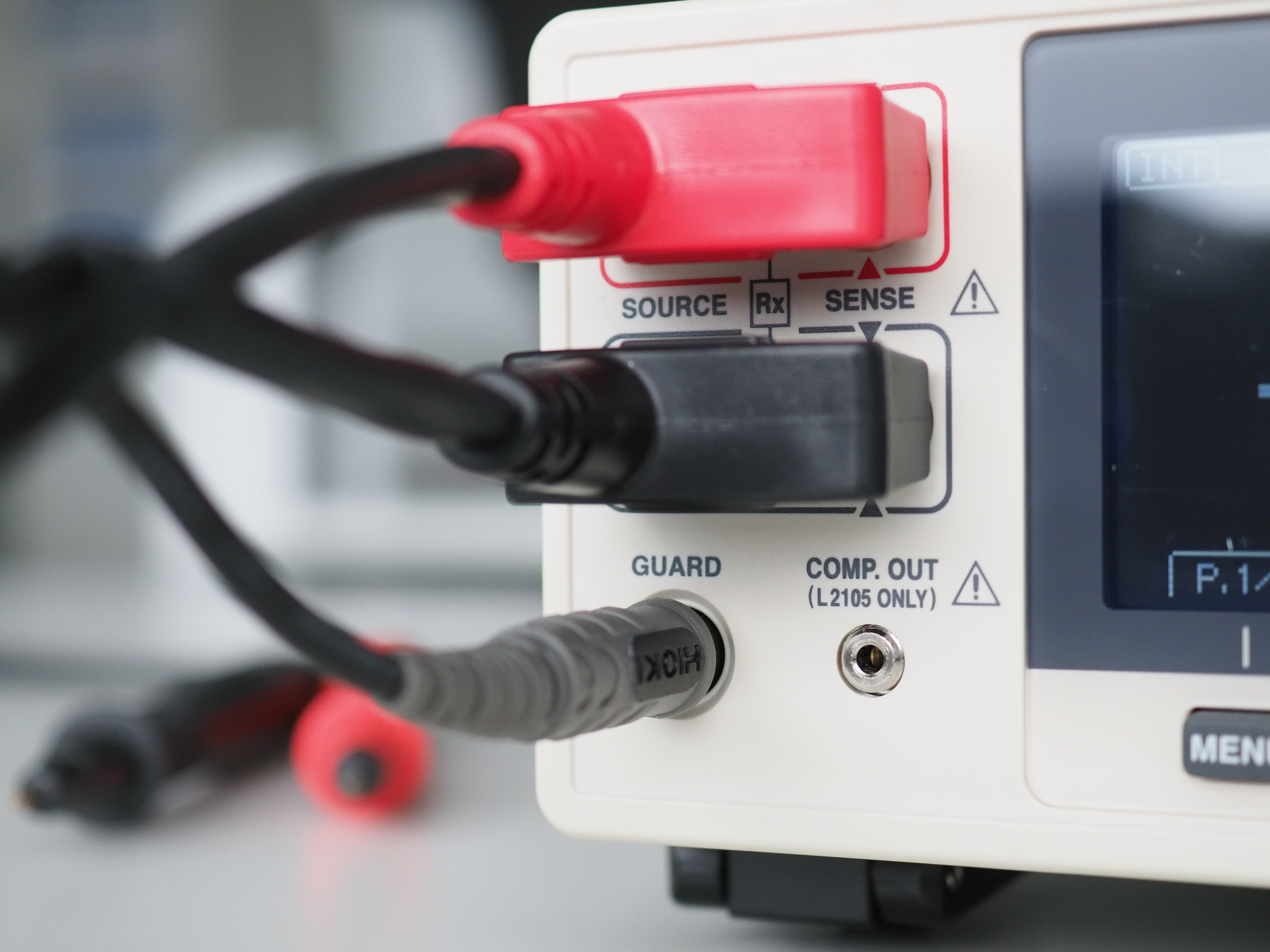 Figure 4: Guard terminal: More stable measurements in high resistance ranges Guard terminal: More stable measurements in high resistance ranges